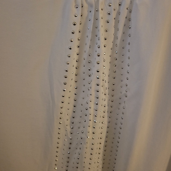 Size L White Stud Front Top - Picture 2 of 4